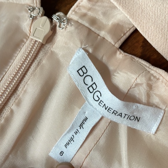 BCBGeneration Whisper Pink Sleeveless V-Neck Lace Mini Dress Size 6 - Picture 6 of 7